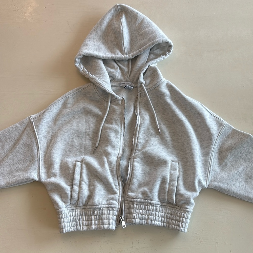 Gray/white cropped zip up